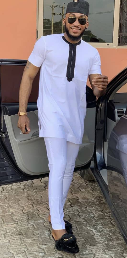 Men Senator Native Wear – White With Black Line